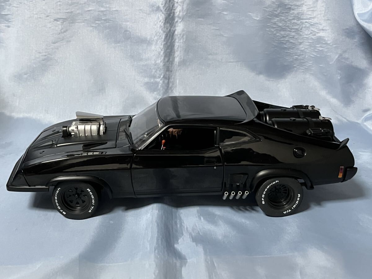 オートアート製  マッドマックス 2 THE ROAD WARRIOR インターセプター 1/18拍卖