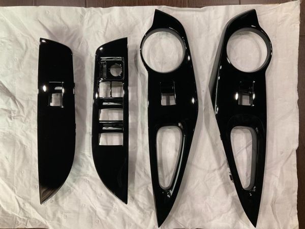 【未使用 トヨタ 純正】カローラツーリングハイブリッド ドアアームレストベースパネル 前後左右セット WxB ピアノブラック拍卖