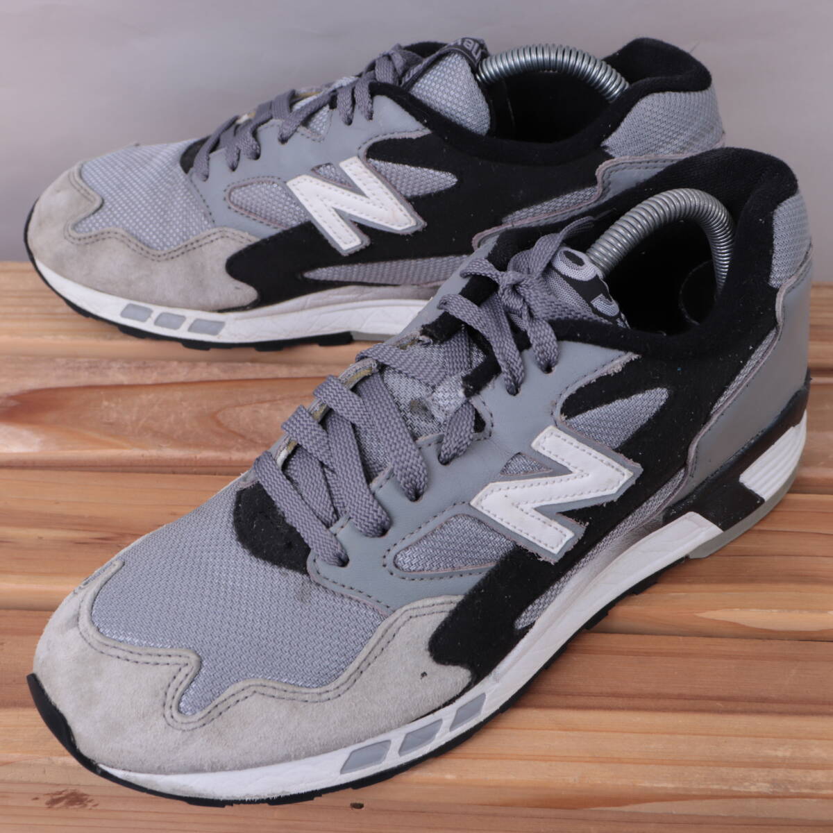 z1594【660】ニューバランス US8.5 26.5cm/灰 グレー 白 黒 newbalance メンズ スニーカー 中古拍卖
