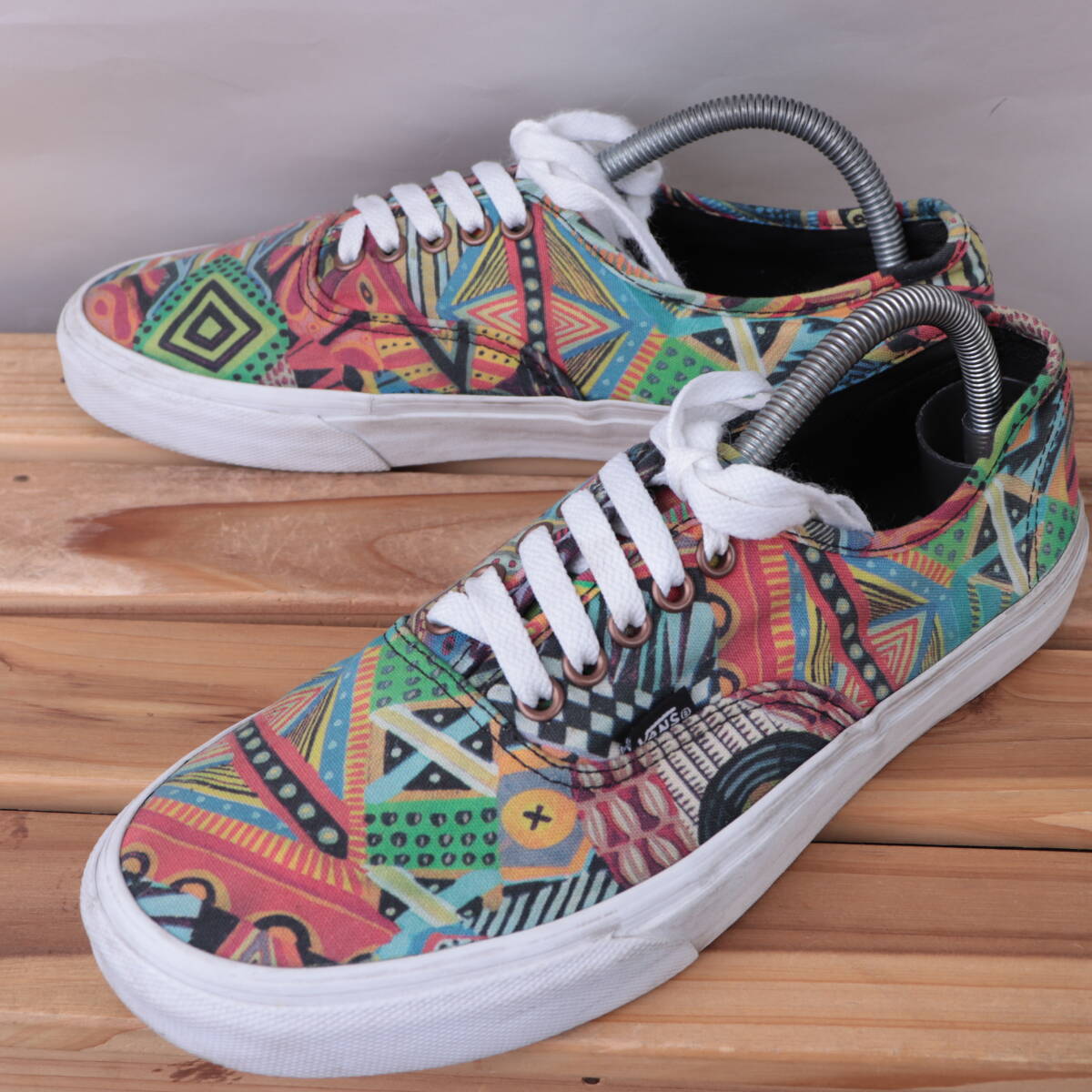 z1670 バンズ オーセンティック US9 27.0cm/赤 緑 白 柄 VANS AUTHENTIC メンズ スニーカー 中古拍卖