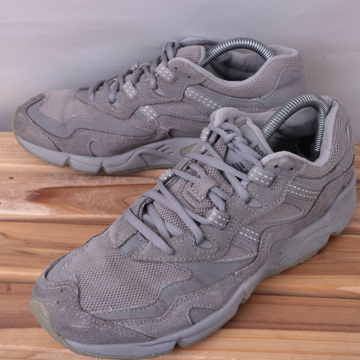 z1676【850】ニューバランス US7.5 25.5cm/灰 グレー newbalance メンズ スニーカー 中古拍卖