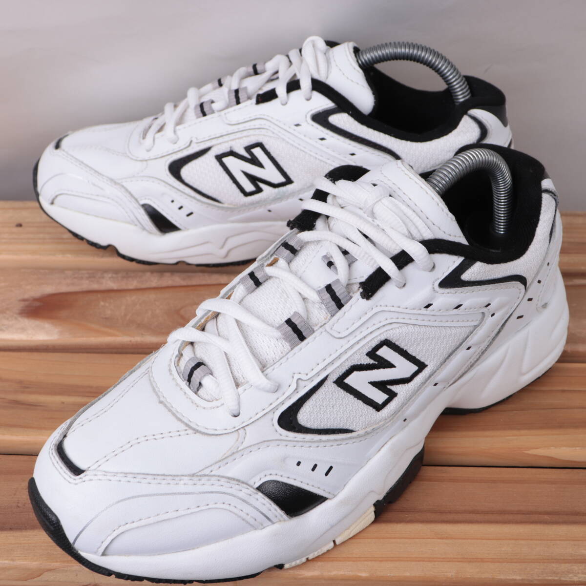 z1700【452】ニューバランス US9 26.0cm/白 ホワイト 黒 ブラック newbalance レディース スニーカー 中古拍卖