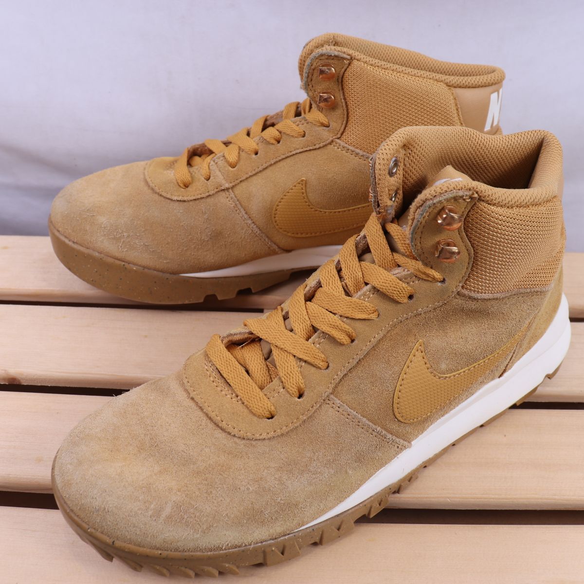 z1438 ナイキ フードランド US9 27.0cm/茶 キャメル 白 ホワイト NIKE Hoodland メンズ スニーカー 中古拍卖