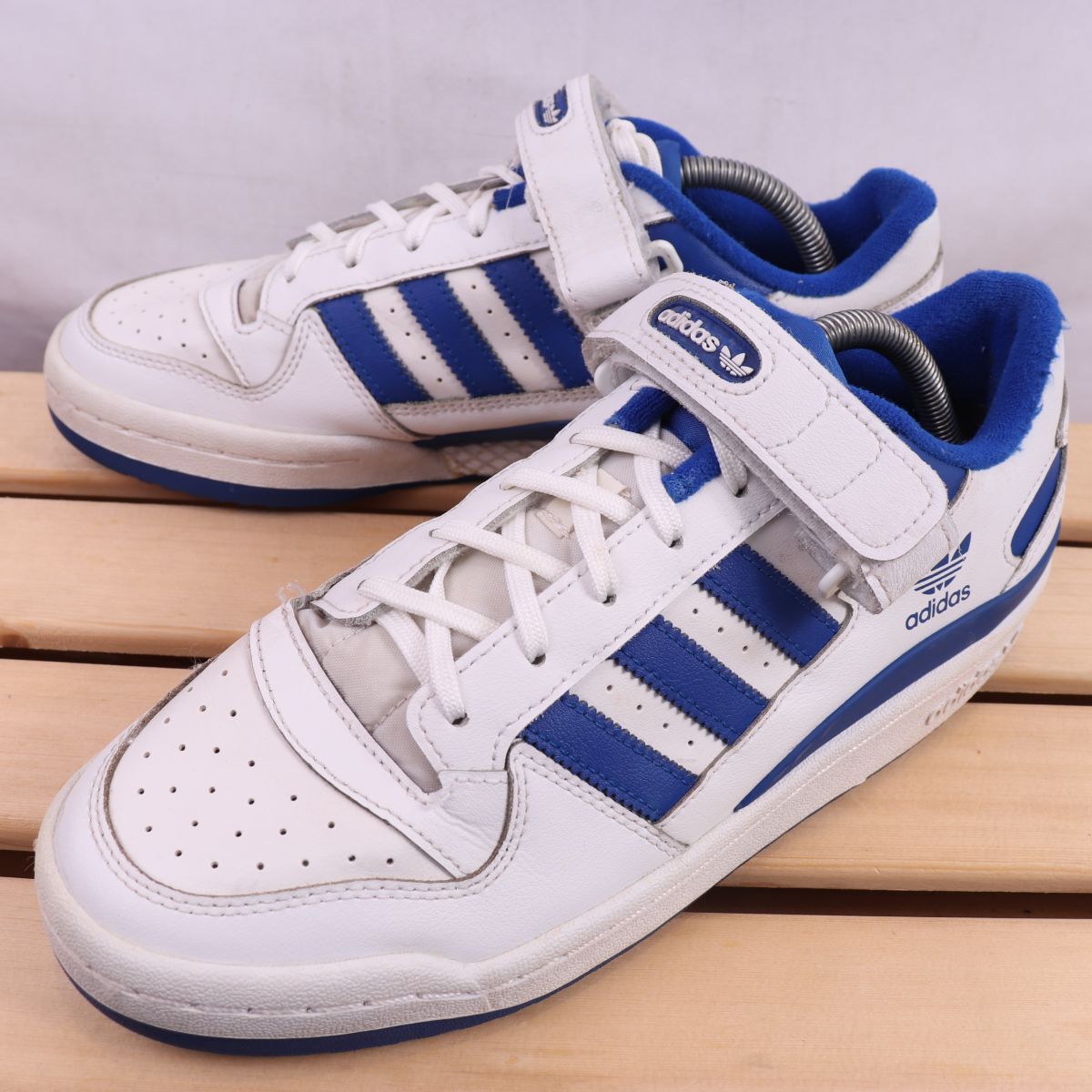 z1655 アディダス フォーラム ロー US8 1/2 26.5cm/白 ホワイト 青 ブルー adidas FORUM LOW メンズ スニーカー 中古拍卖