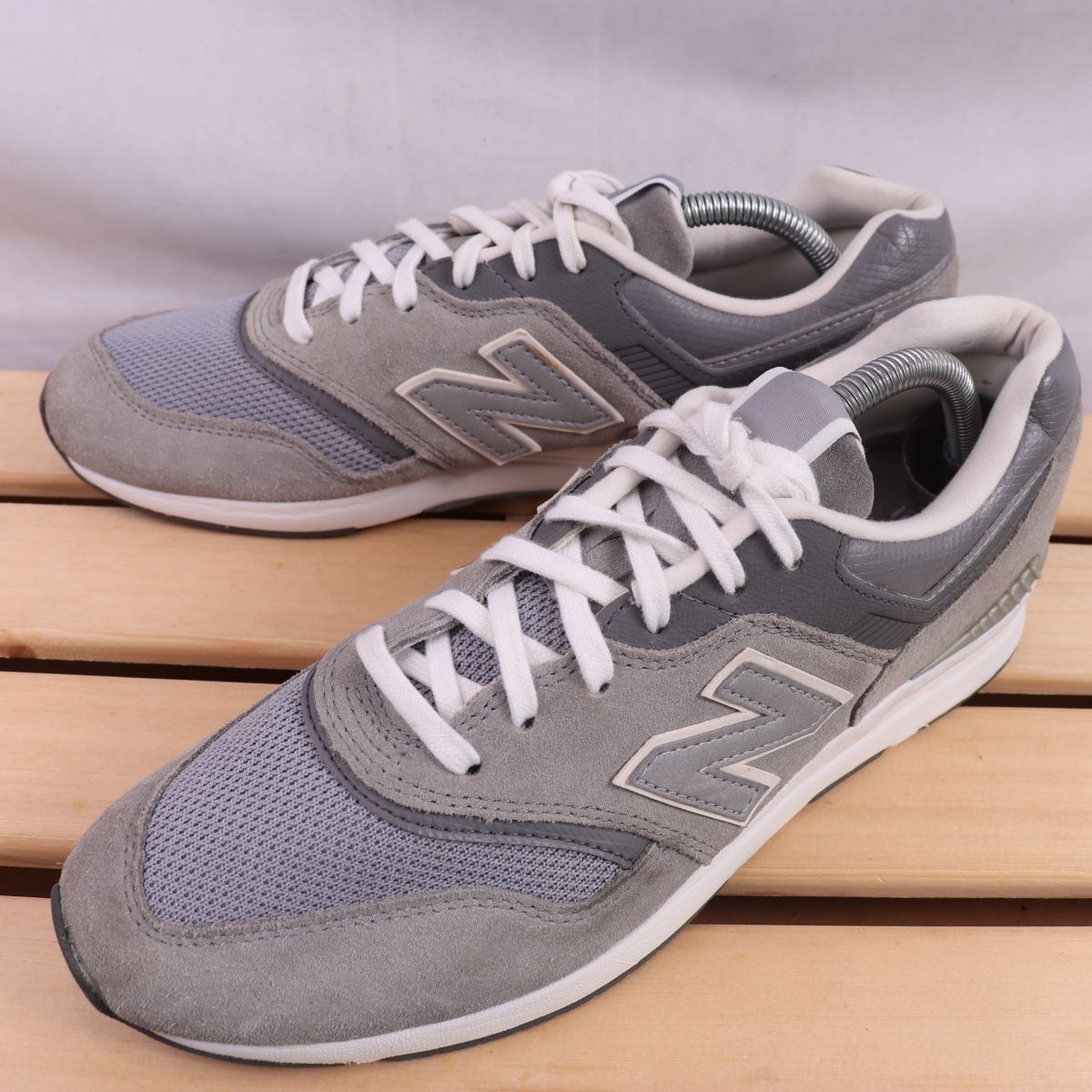 z1728【697】ニューバランス US10.5 27.5cm/灰 グレー 白 ホワイト newbalance レディース スニーカー 中古拍卖