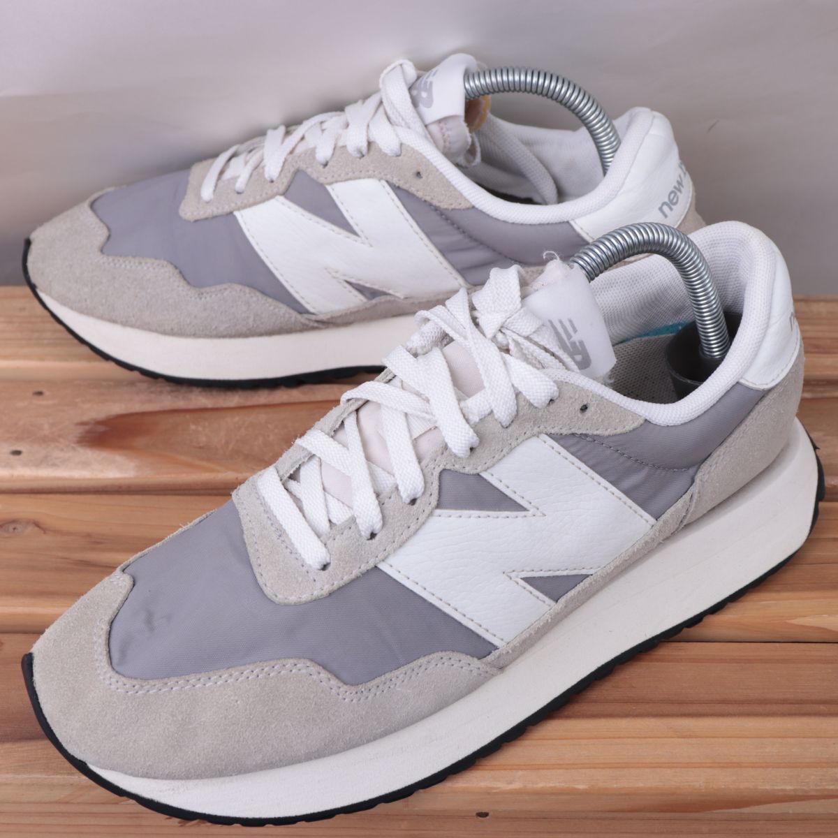 z1772【MS237RCS】ニューバランス US8.5 26.5cm/灰 グレー 白 newbalance メンズ スニーカー 中古拍卖