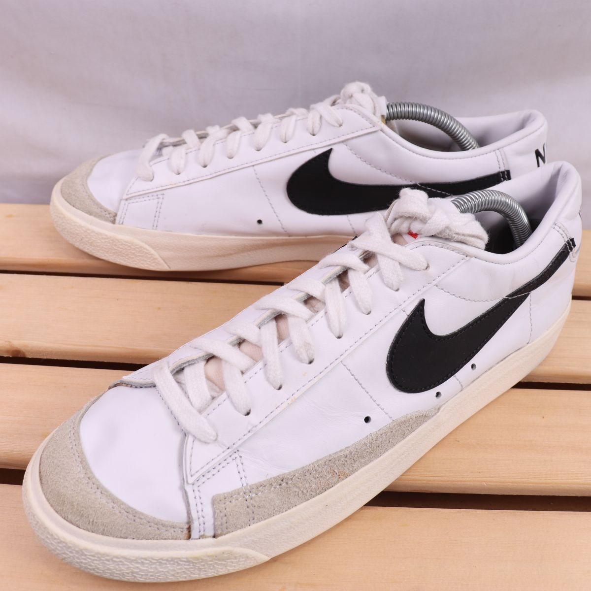z1852 ナイキ ブレーザー ロー US9.5 27.5cm/白 ホワイト 黒 ブラック ライトグレー NIKE BLAZER LOW ブレザー メンズ スニーカー 中古拍卖