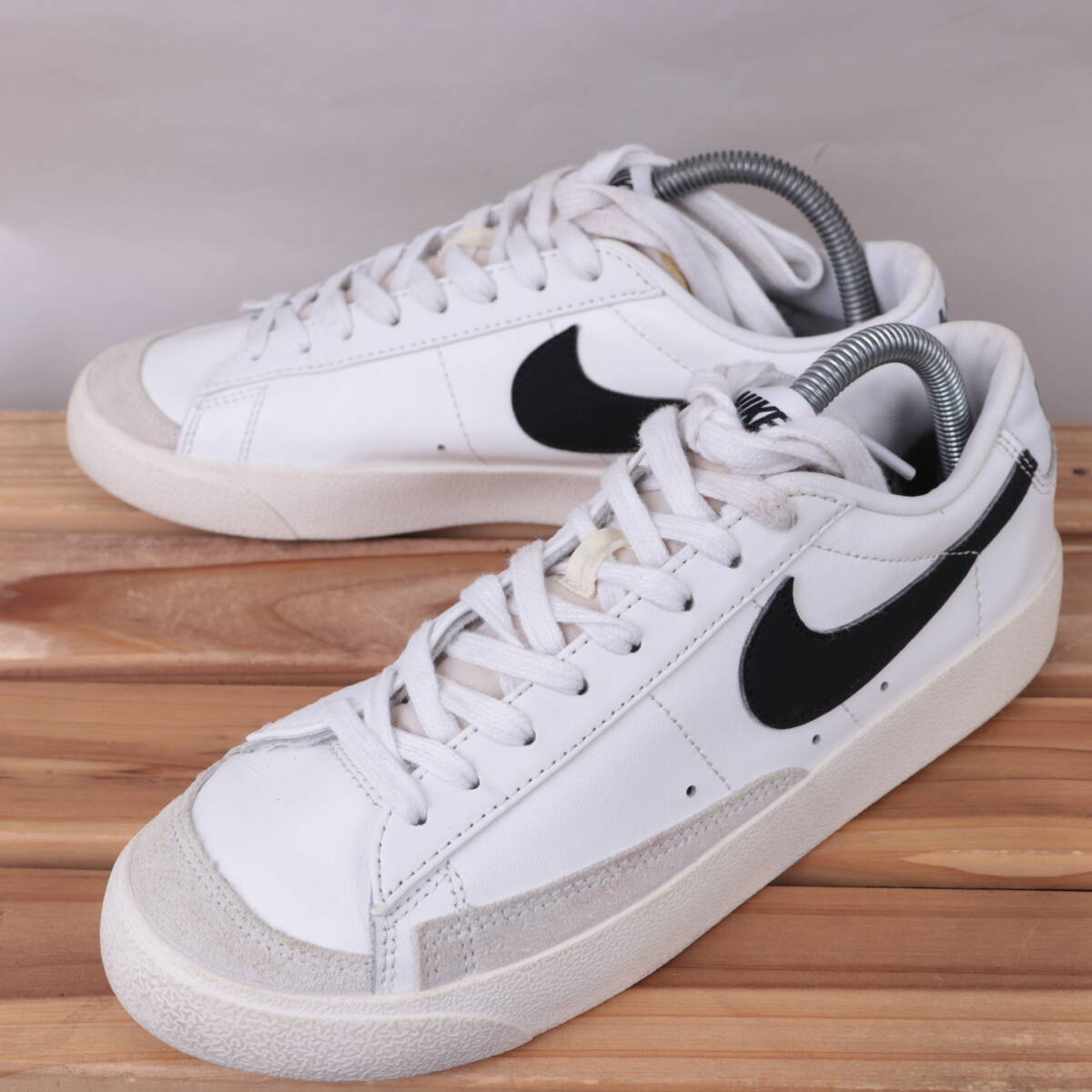z2172 ナイキ ブレーザー ロー 77 US8 26.0cm/白 ホワイト 黒 ライトグレー NIKE Blazer Low '77 Vintage ブレザー メンズ スニーカー 中古拍卖