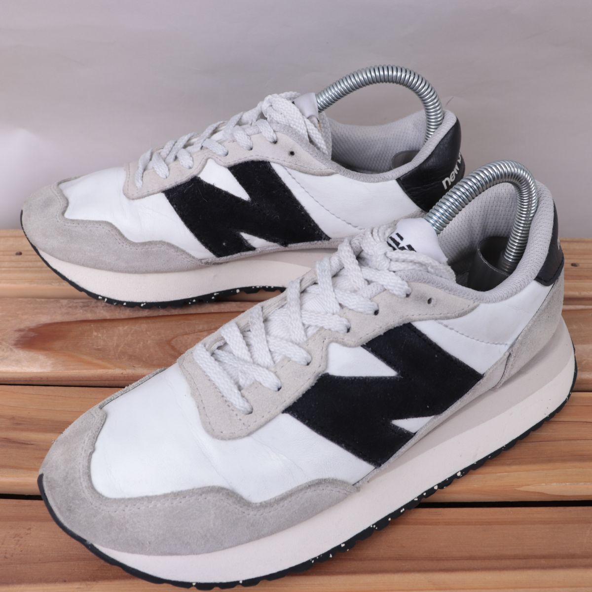 z2234【MS237SF】ニューバランス US6.5 24.5cm/白 ホワイト 黒 ブラック 灰 グレー newbalance メンズ ユニセックス スニーカー 中古拍卖