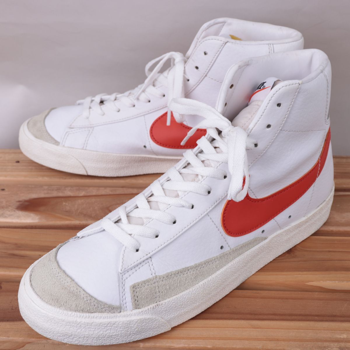 z2312 ナイキ ブレーザー ミッド US10 28.0cm/白 ホワイト オレンジ グレー NIKE Blazer Mid '77 VNTG ブレザー メンズ スニーカー 中古拍卖