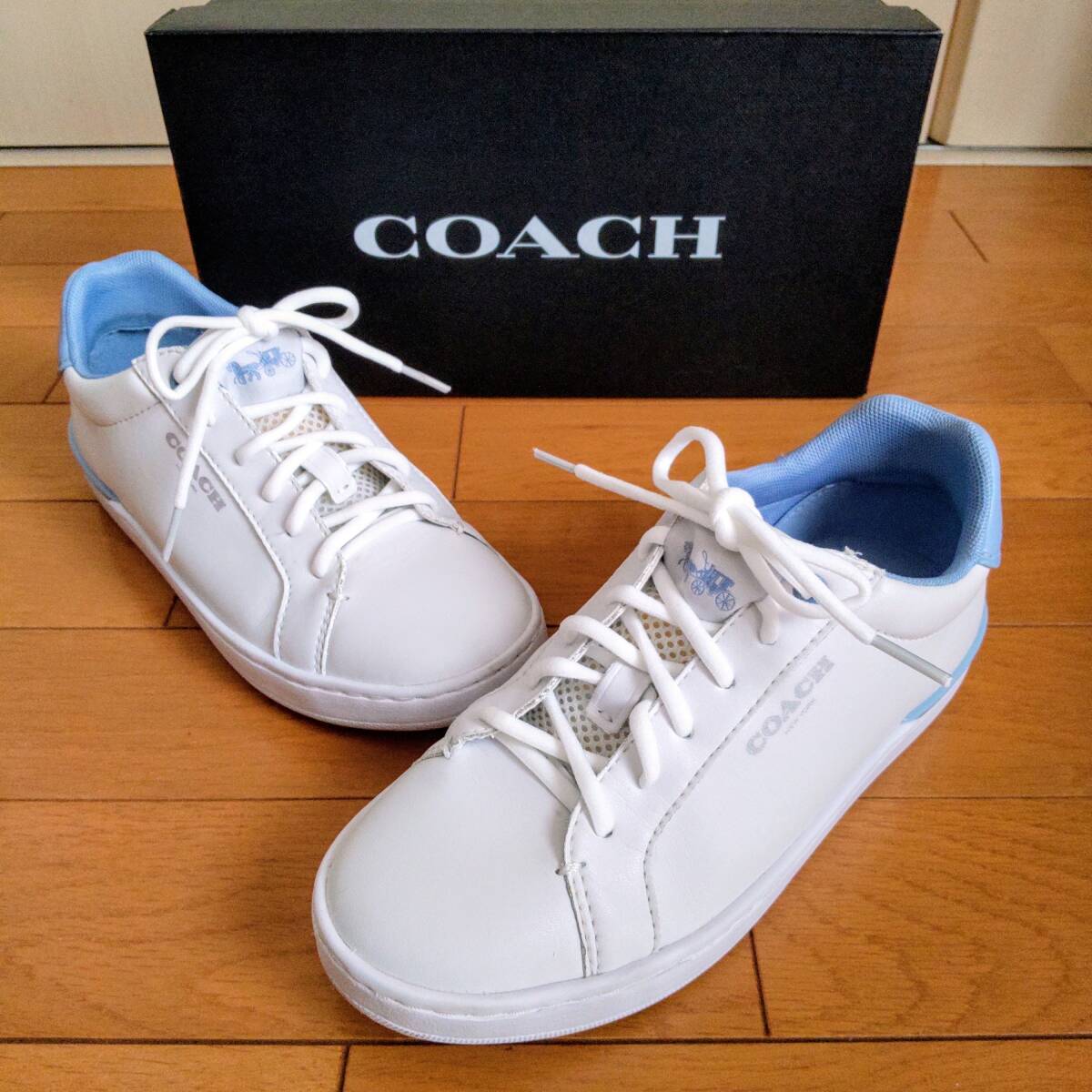 美品即決 コーチ COACH ローカットスニーカー 5.5B/22.5cm ロゴ入り 白×ブルー青拍卖