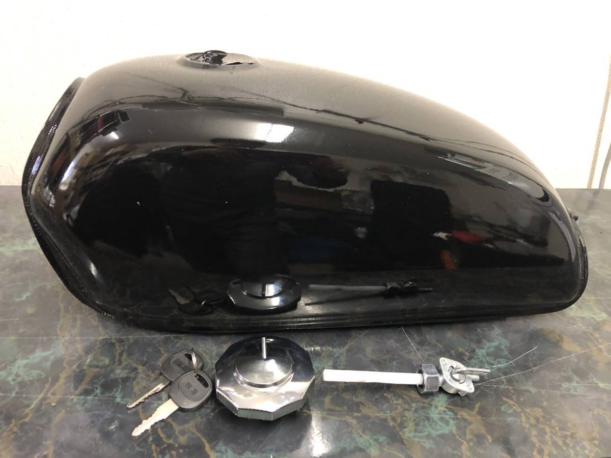 ☆国内発送 汎用タンク 大容量8L ビッグタンク 新品 ピュアブラック(艶あり黒)新品コック&キャップ付き エイプ CD50 FTR など拍卖