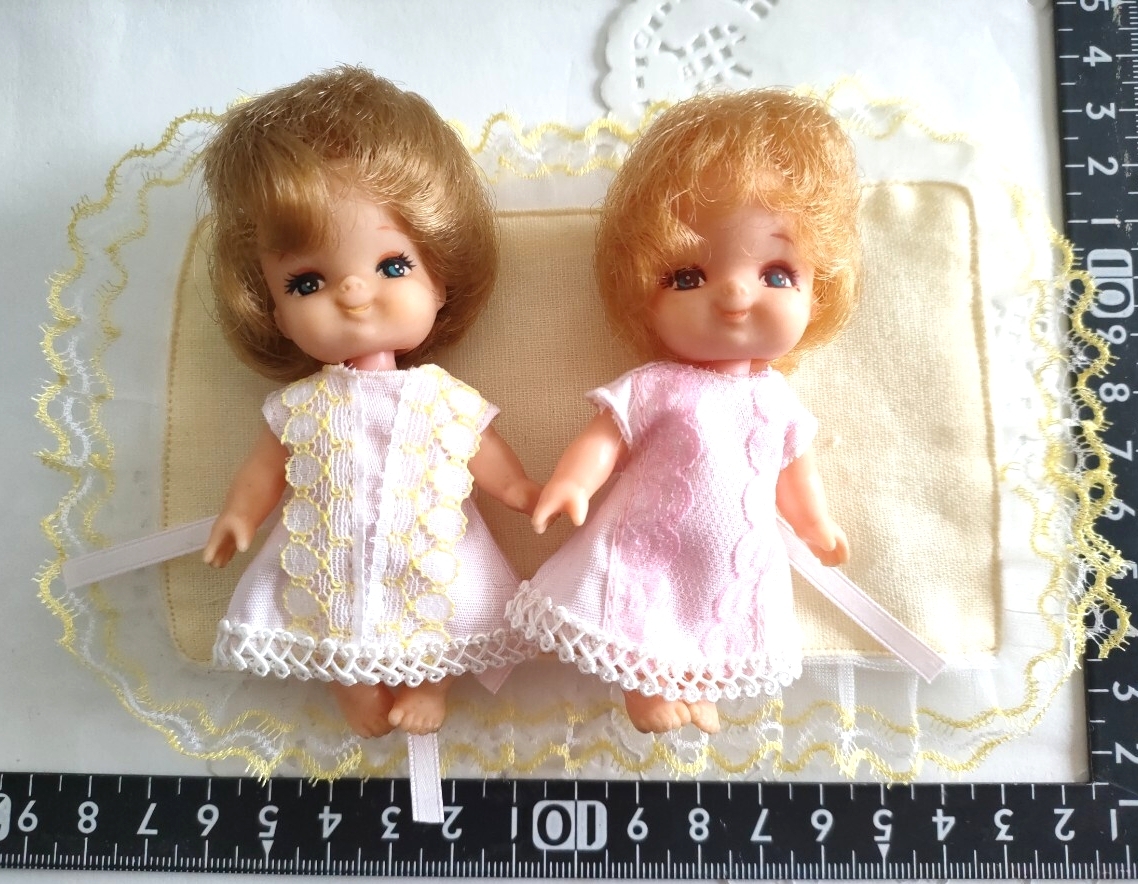 5r0830 リカちゃん 赤ちゃん ミキマキ 双子 初代 お洋服とレース マット 付き拍卖