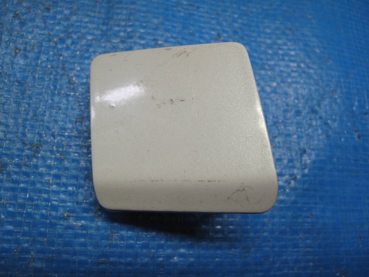 G トヨタ アルファード ANH10W ANH15W 純正 フロントバンパー 右 牽引フックカバー52127-58020 拍卖