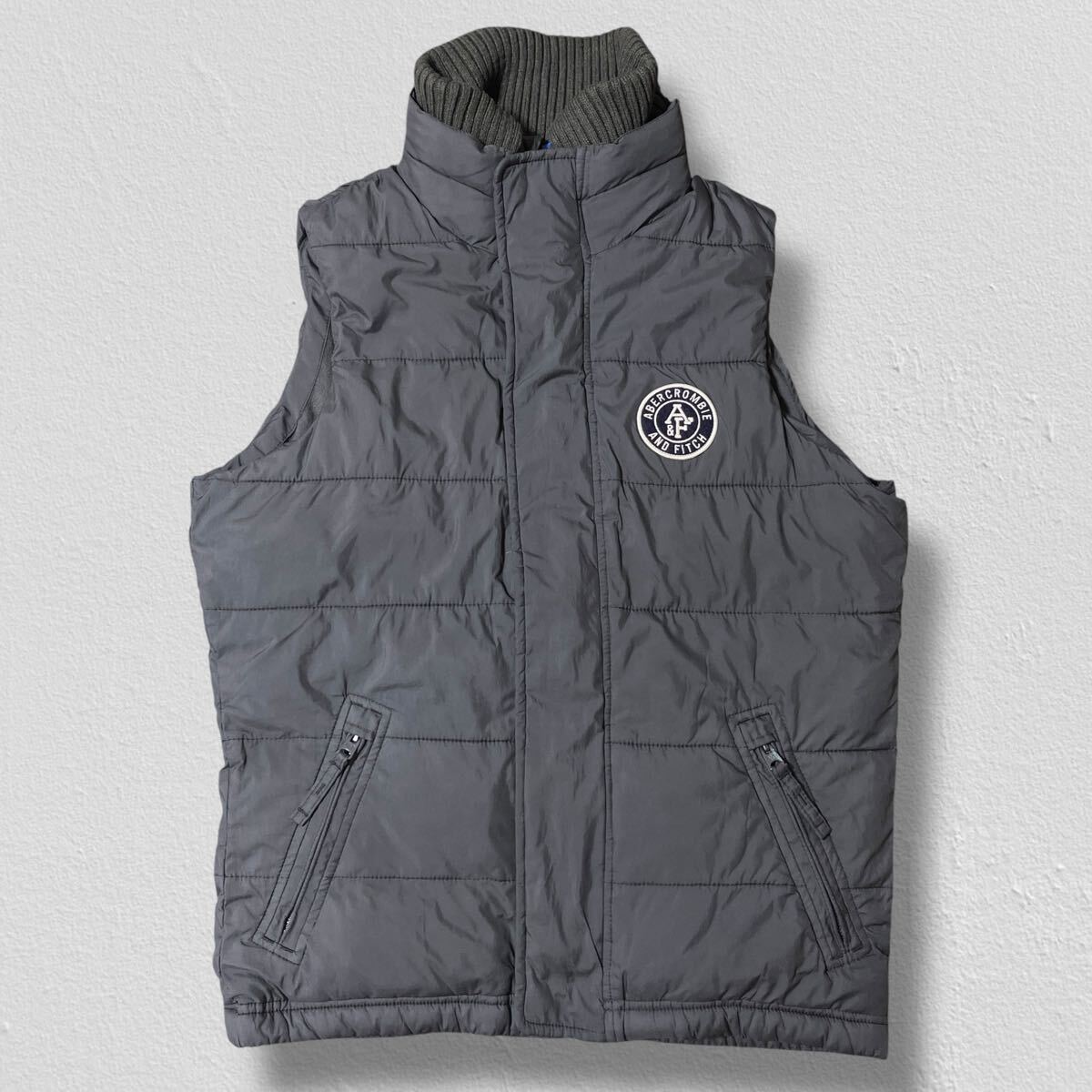 Abercrombie & Fitch ダウンベスト ダークグレー S ●洗濯プレス済● アバクロ ベスト 中綿 ダウン 古着/616拍卖