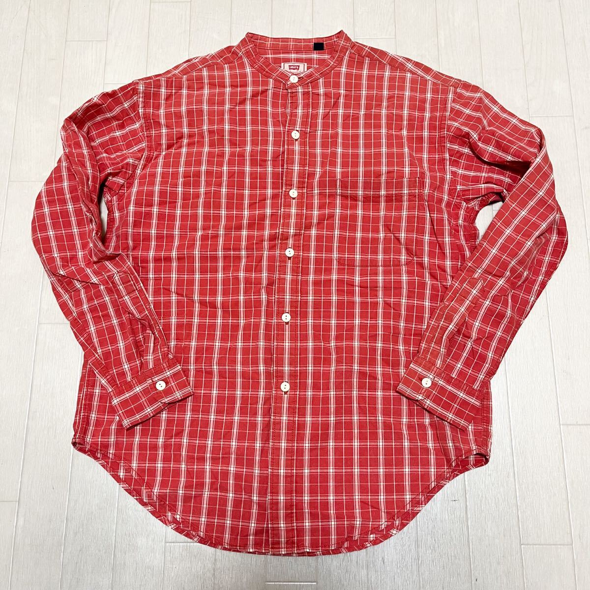 和849★ Levi's リーバイス 長袖 ボタンシャツ バンドカラー チェック M レッド メンズ拍卖