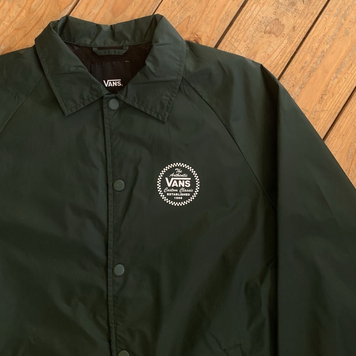 USA古着 VANS バンズ ナイロンジャケット メンズ Mサイズ スナップボタン カジュアル ラグランスリーブ ストリート スケボー J4049拍卖