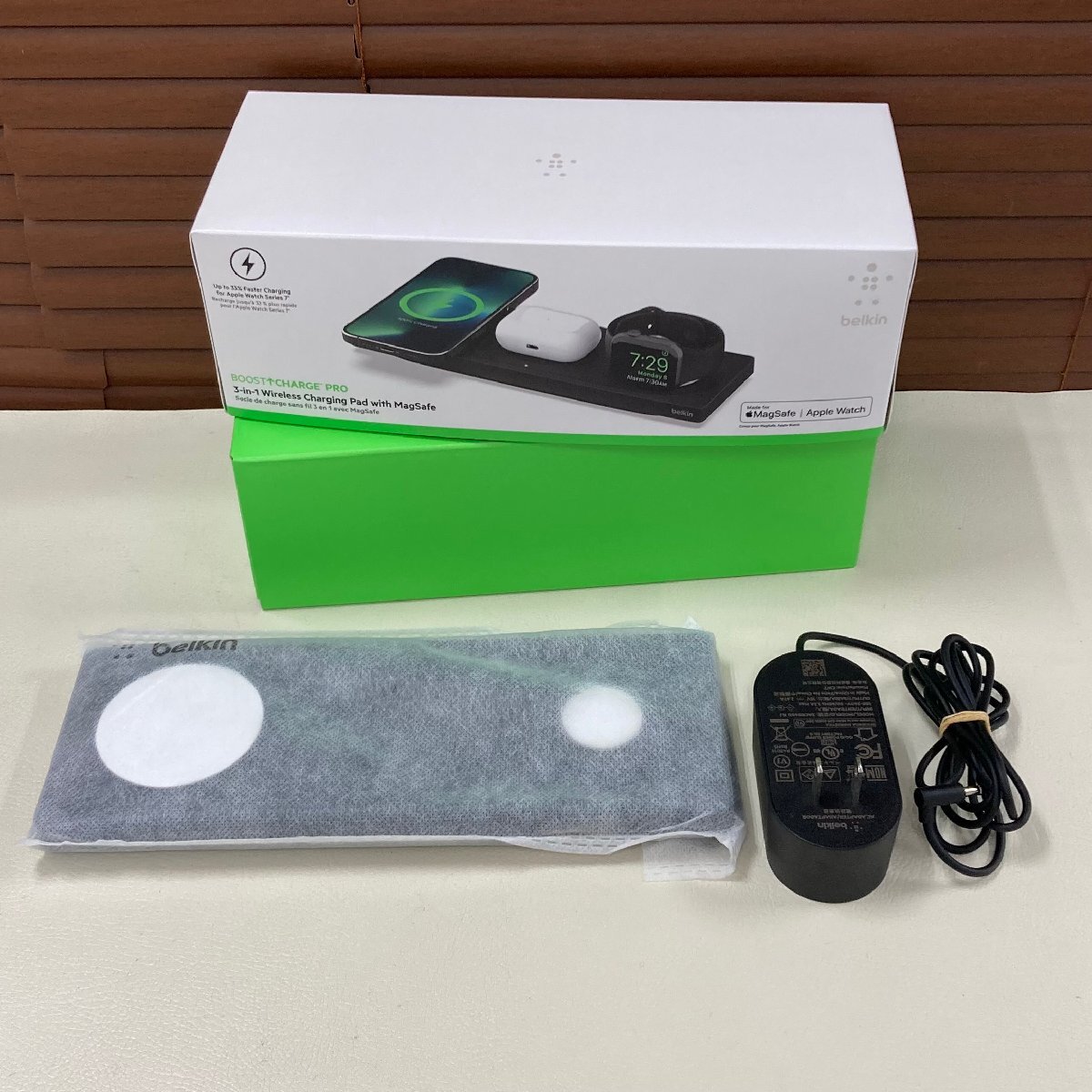 ☆美品/中古品☆Belkin BOOST↑CHARGE PRO MagSafe付き3-in-1ワイヤレス充電パッド ブラック WIZ016拍卖