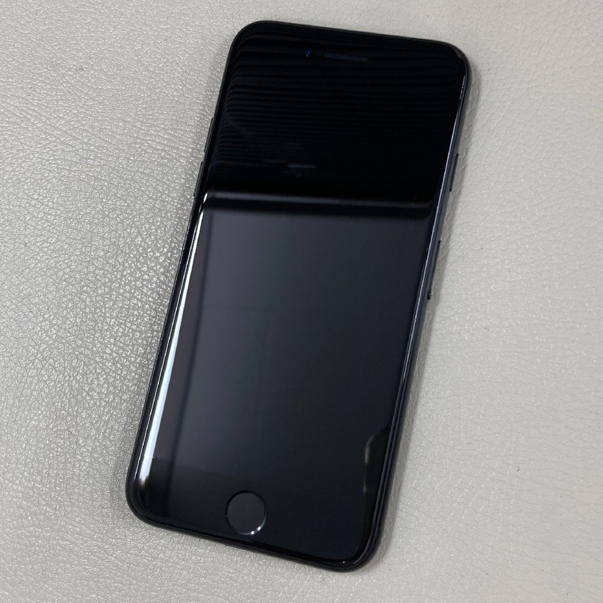 ☆ジャンク/不動品/中古品☆docomo iPhone 7 A1779 ジェットブラック 〇判定 部品取り用拍卖