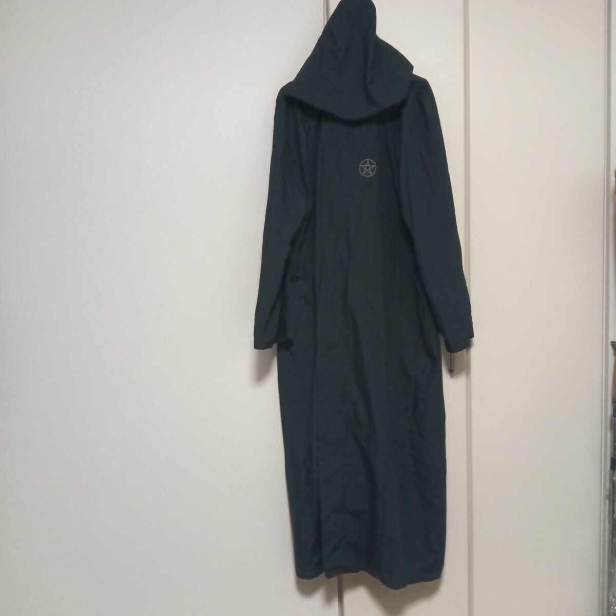 魔術師用ローブ ブラック 五芒星刺繍入り フード付き Мサイズ 男性用?拍卖