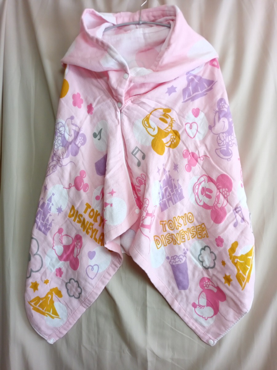 13085 ★★ 東京ディズニーランド フード付きガーゼタオルポンチョ ミニー ピンク拍卖