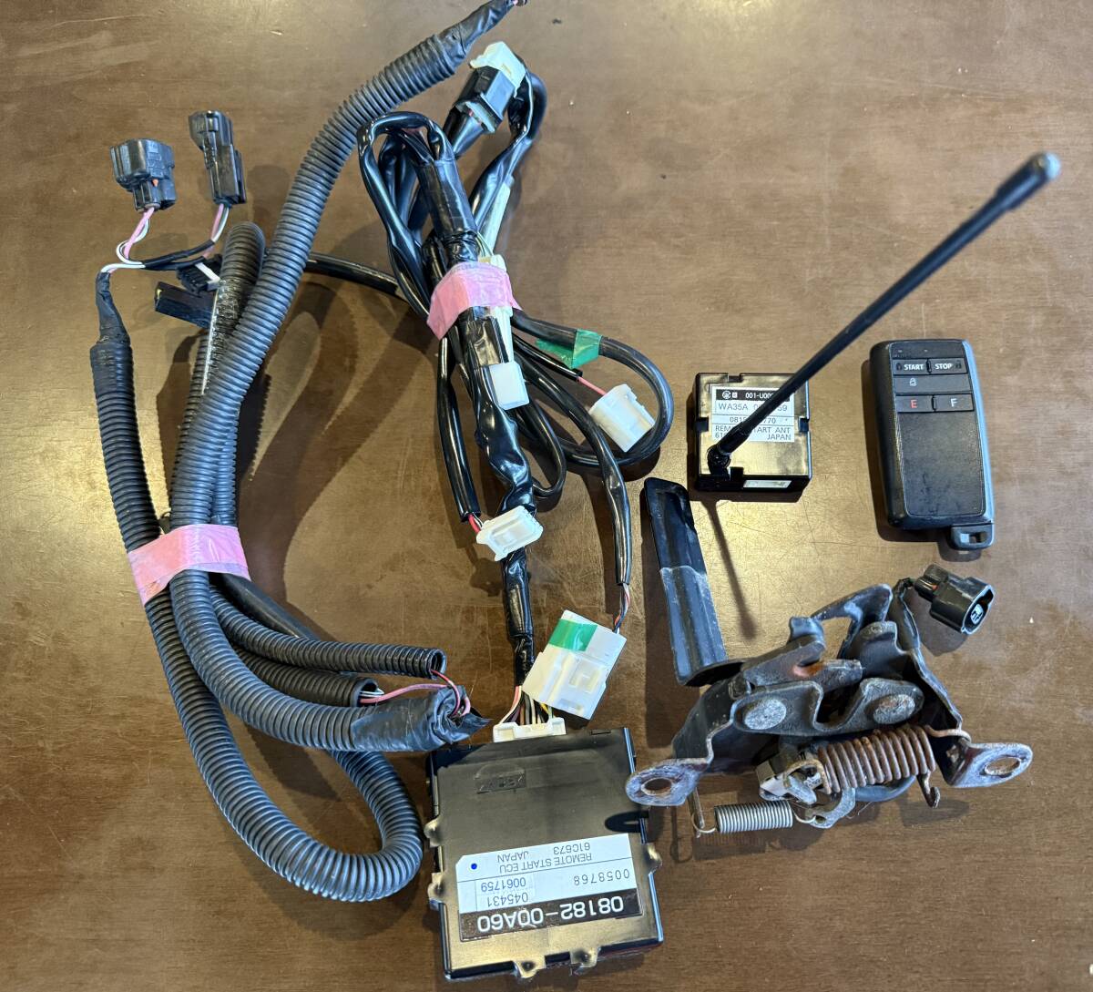 トヨタ 純正エンジンスターター スマートキー一体タイプ リモートスタート ZRR80系 ノア ヴォクシー 動作確認済み 取説あり拍卖