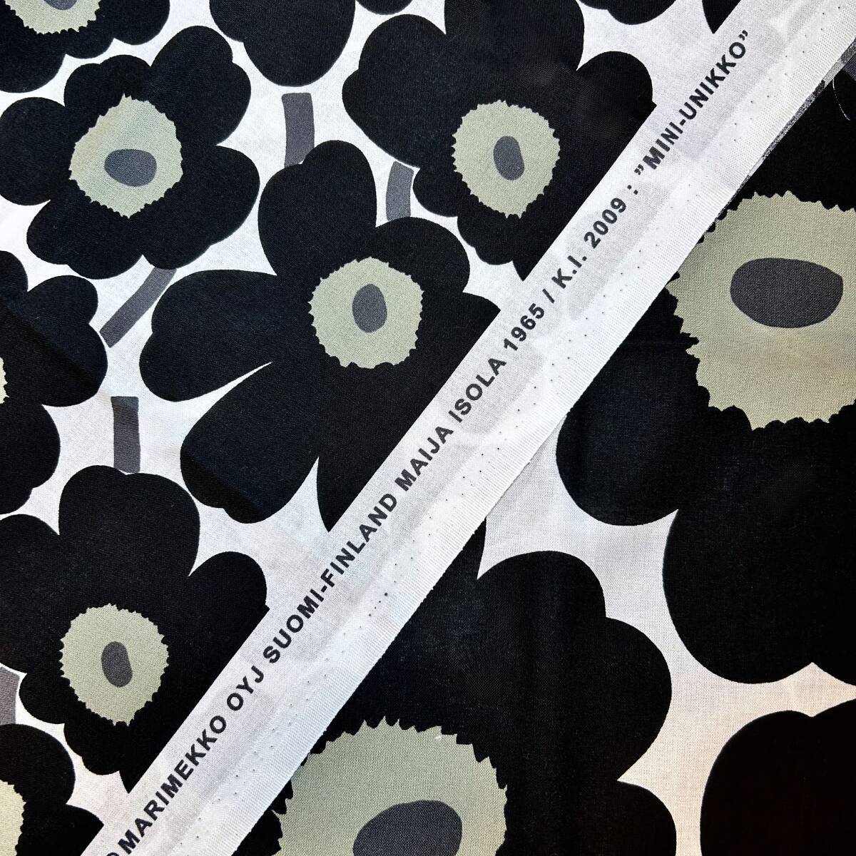 marimekko ハーフカットクロス/はぎれ ピエニ&ミニウニッコ ホワイト×ブラック 廃番色 2枚セット 68×50cm マリメッコ拍卖