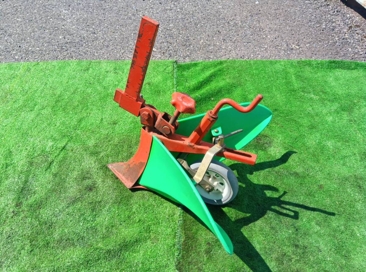 神奈川発グリーン培土器 畝立て器畝立機畝立器うねたて耕運機管理機アタッチメントパーツ尾輪付き拍卖