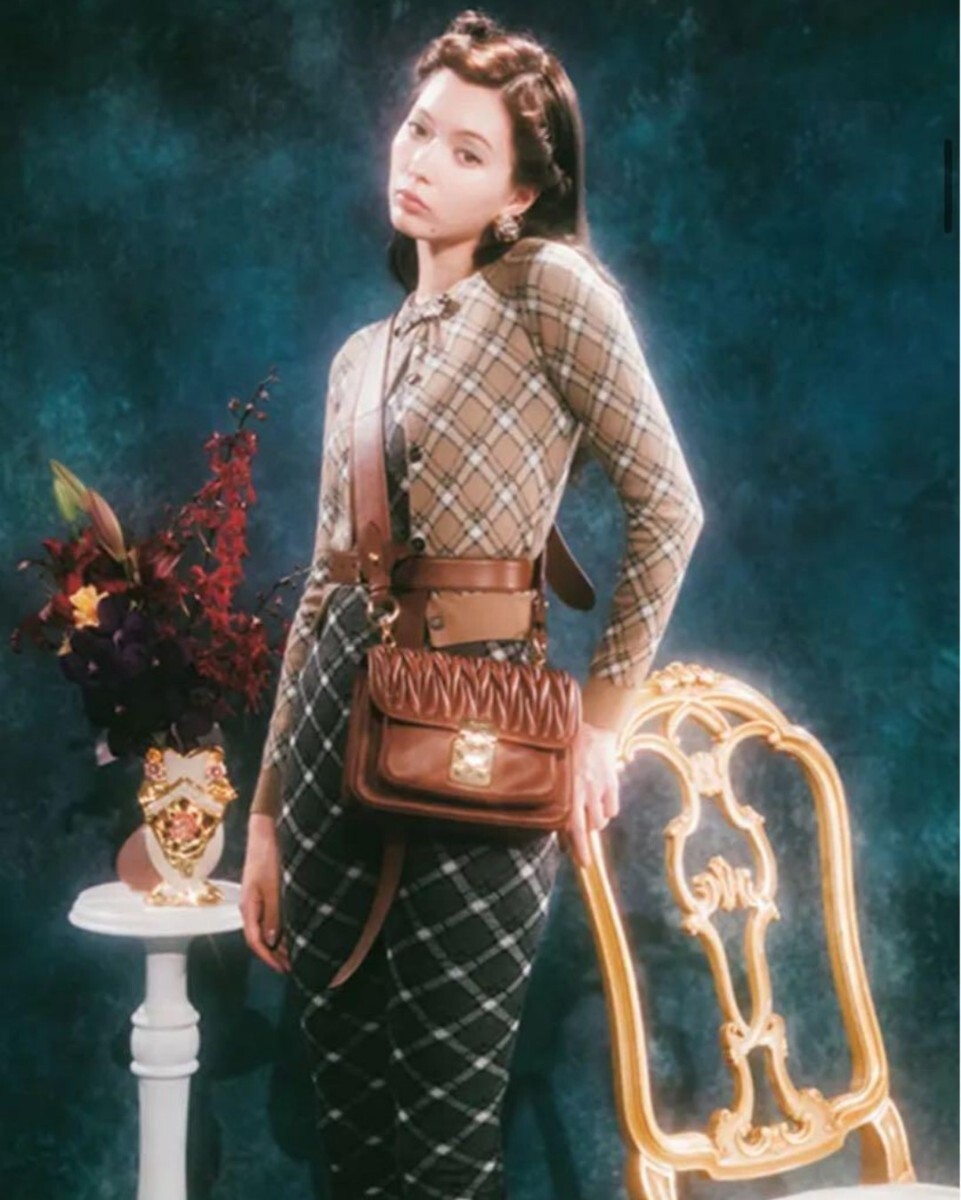 ミュウミュウ miumiu ジャガードカーディガン MMF3371X4L LANAJACQUARD CARDIGAN ビジュー チェック 装飾 ブローチ レディース XL 拍卖