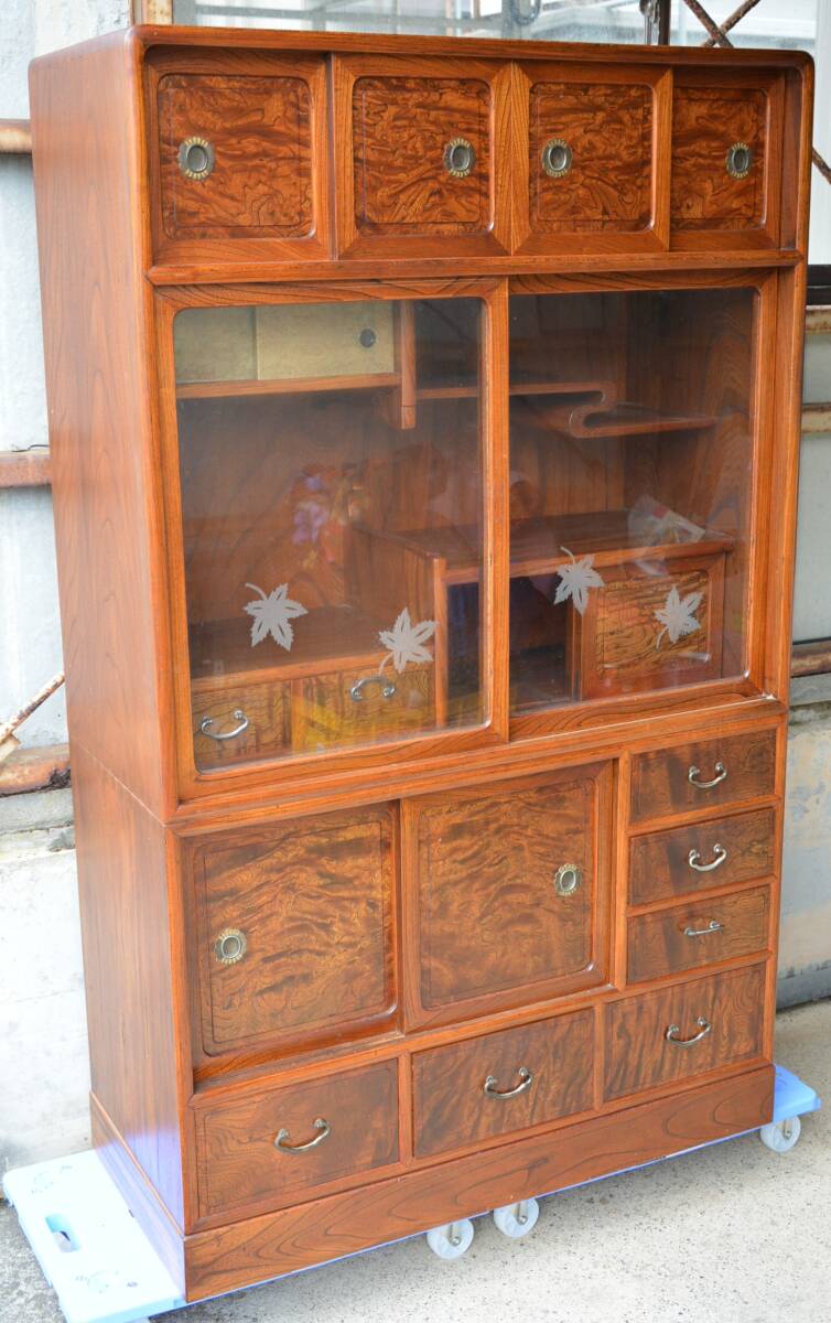 0023-206 現状品 無垢材 茶箪笥 木製 和風 飾り棚 茶棚 小箪笥 煎茶棚 茶色 引出 彫刻 食器棚 箪笥 煎茶道具 インテリア 新潟市直接取引可拍卖