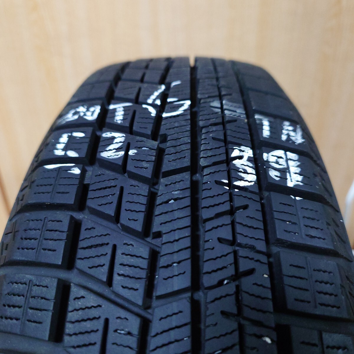 (中古15)ヨコハマ iceGUARD iG60 155/65R14 75Q 22年製 IN・OUTあり  YOKOHAMA アイスガード拍卖