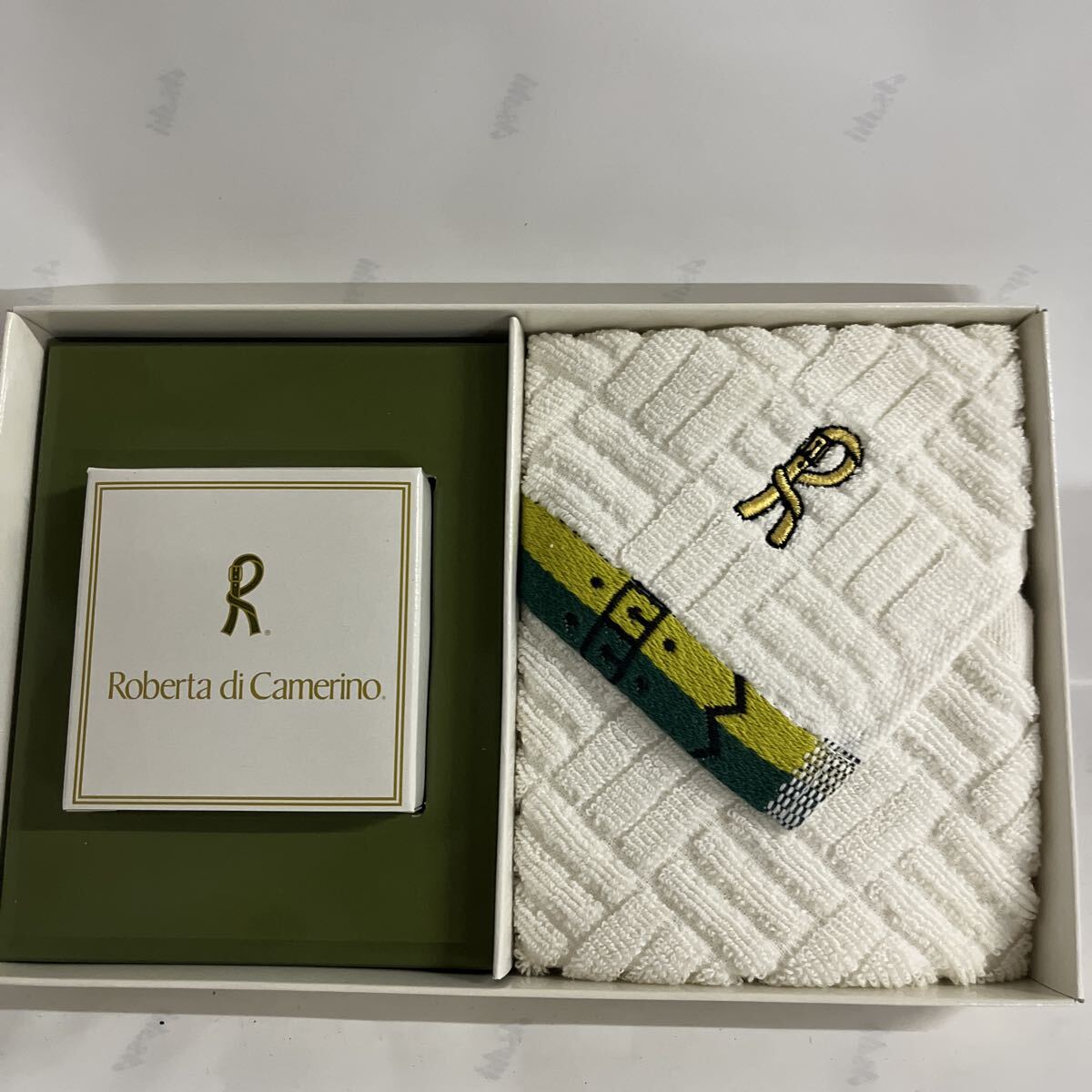 ロベルタ.ディ.カメリーノAL タオルハンカチ 石鹸ギフト拍卖