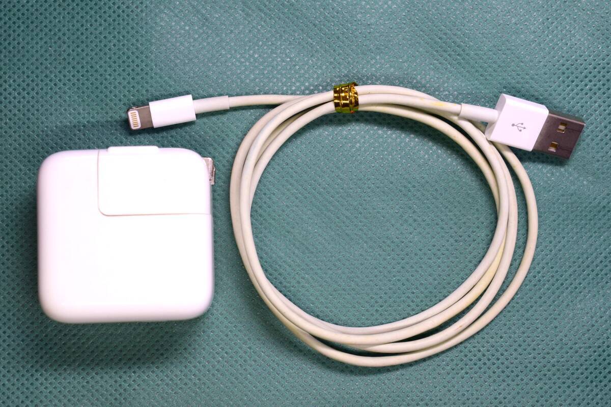 中古品 Apple 純正 急速充電電源アダプタ A1357 10W 5V2A +Apple 純正ライトニングケーブル 1m付き拍卖