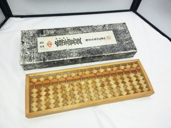 01050 【中古品】亀嵩そろばん No516 亀嵩算盤合名会社 木製 レトロ アンティーク 箱付き 反りのためガタつきます拍卖