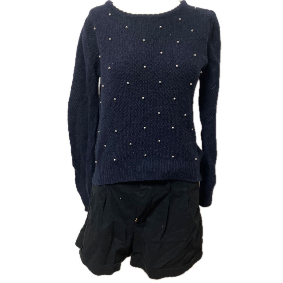 2点セット上下 M相当 アースミュージック紺パール付ニットセーター アパートバイローリーズ黒ショートパンツ ブラック 長袖拍卖