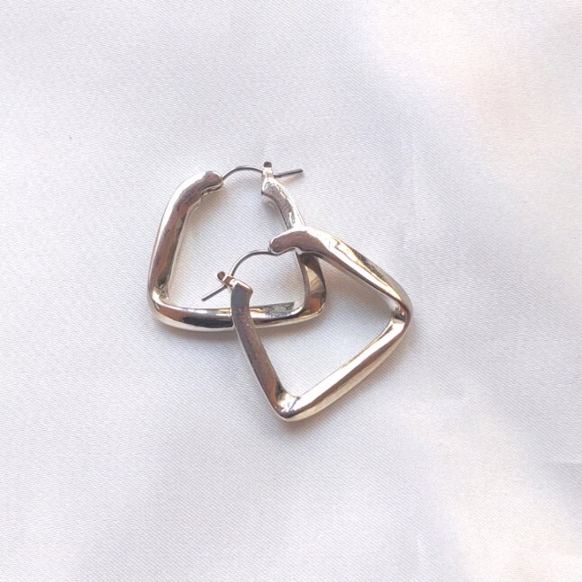 シルバー ツイスト トライアングル フープピアス 匿名配送 三角 #53拍卖