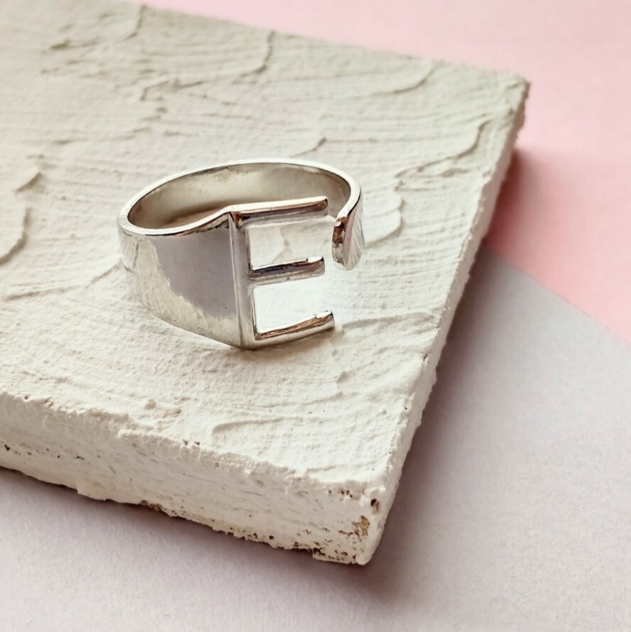 【推し活におすすめ】イニシャル オープンリング E シルバー 指輪 ペア 韓国 推し活 #74拍卖