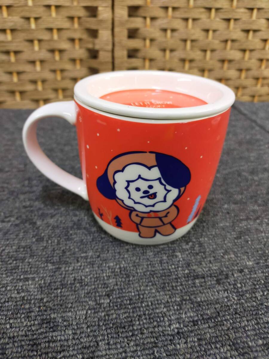 E26-20250916-01 BT21 COOKY マグカップ 370ml フタ付き LET IT SNOW クリスマス限定拍卖