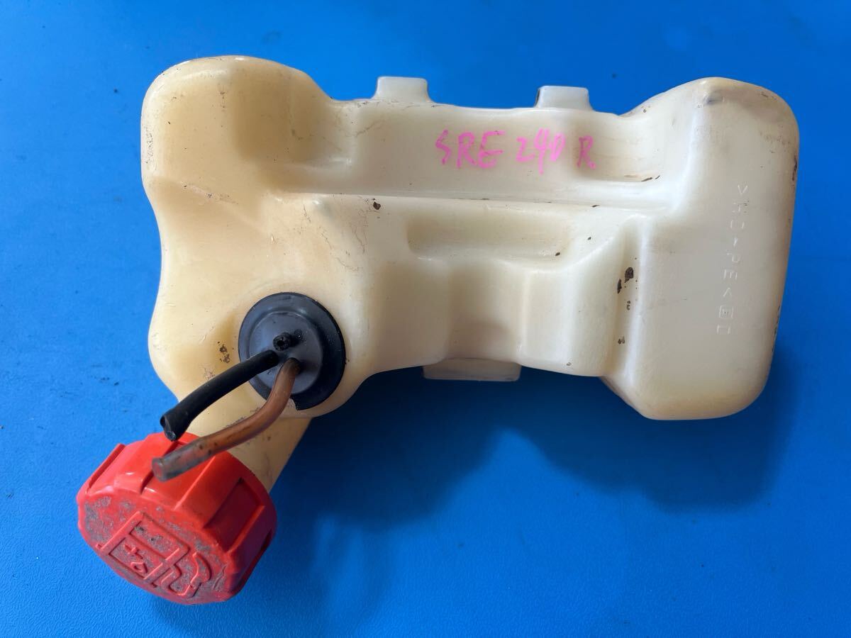 送料600円草刈機刈払機部品 パーツ 燃料タンク ひび割れなし 漏れません ホース、パッキンなど保証なし 共立 SRE240R 拍卖