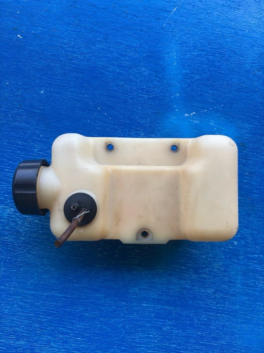 送料600円草刈機刈払機部品 パーツ 燃料タンク ひび割れなし 漏れません ホース、パッキンなど保証なし リョービEKK26 などへ拍卖