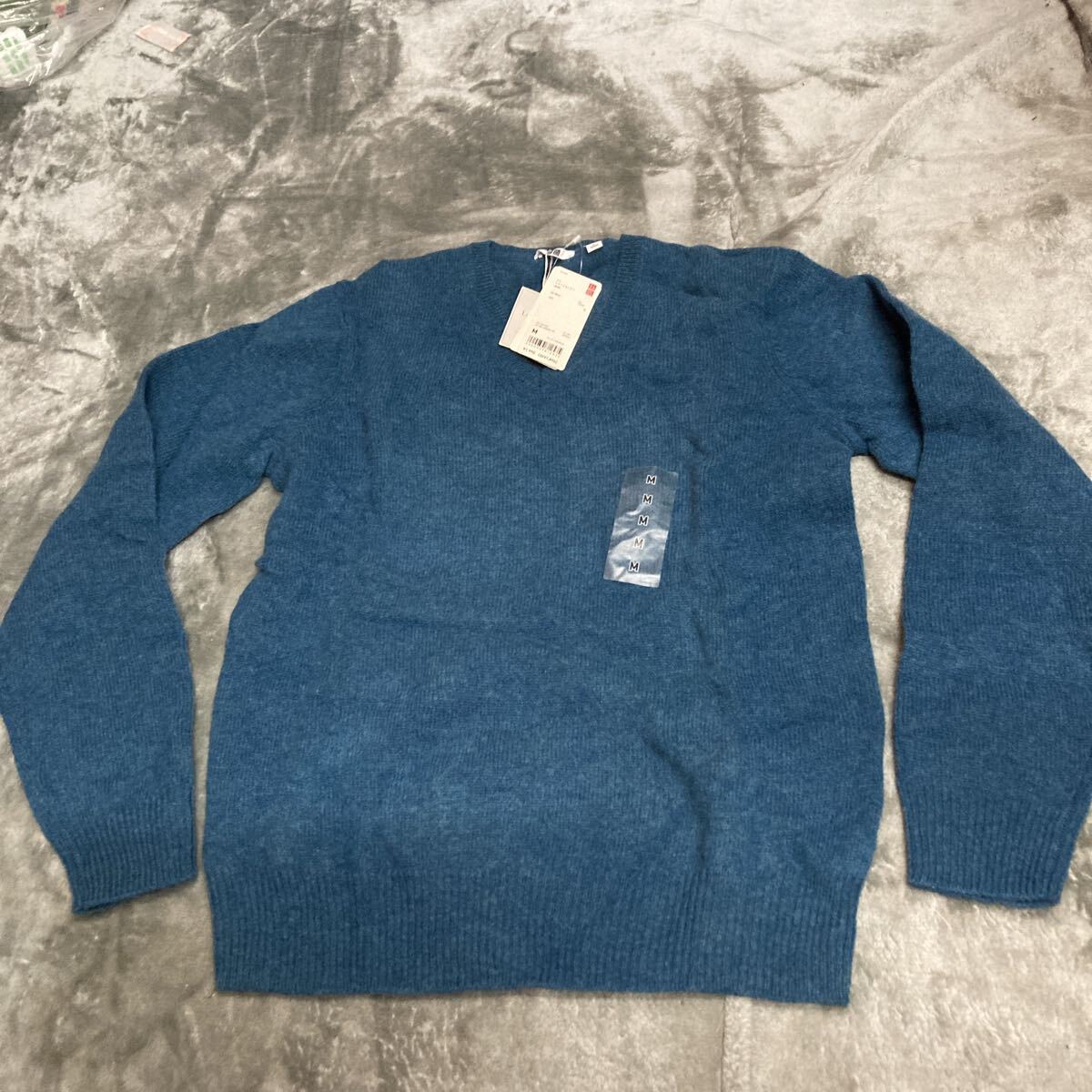 未使用品 ユニクロ 長袖 Vネック ニットセーター サイズM拍卖