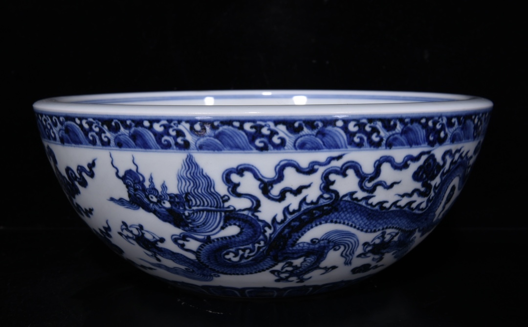 ◆珍蔵◆中国古美術 大明宣徳年製款 青花 古陶磁 龍紋紋大碗 精品 細密細工造 置物 擺件 骨董品 古賞物 時代物 T08拍卖
