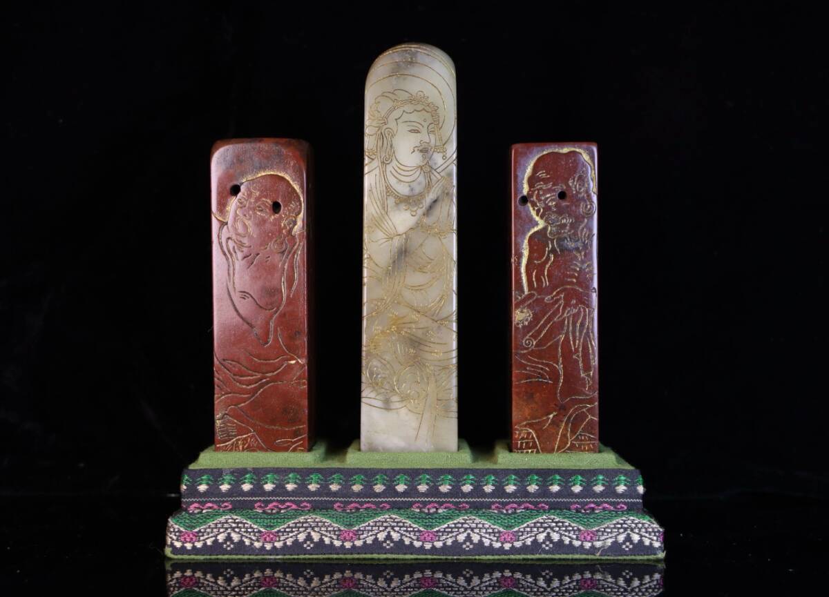 ◆珍蔵◆中国古美術 清代 爽泉作款 石 古寿山石彫り羅漢 菩薩図三宝 印章 精品 細密細工造 置物 擺件 古賞物 骨董 時代物 AT17拍卖