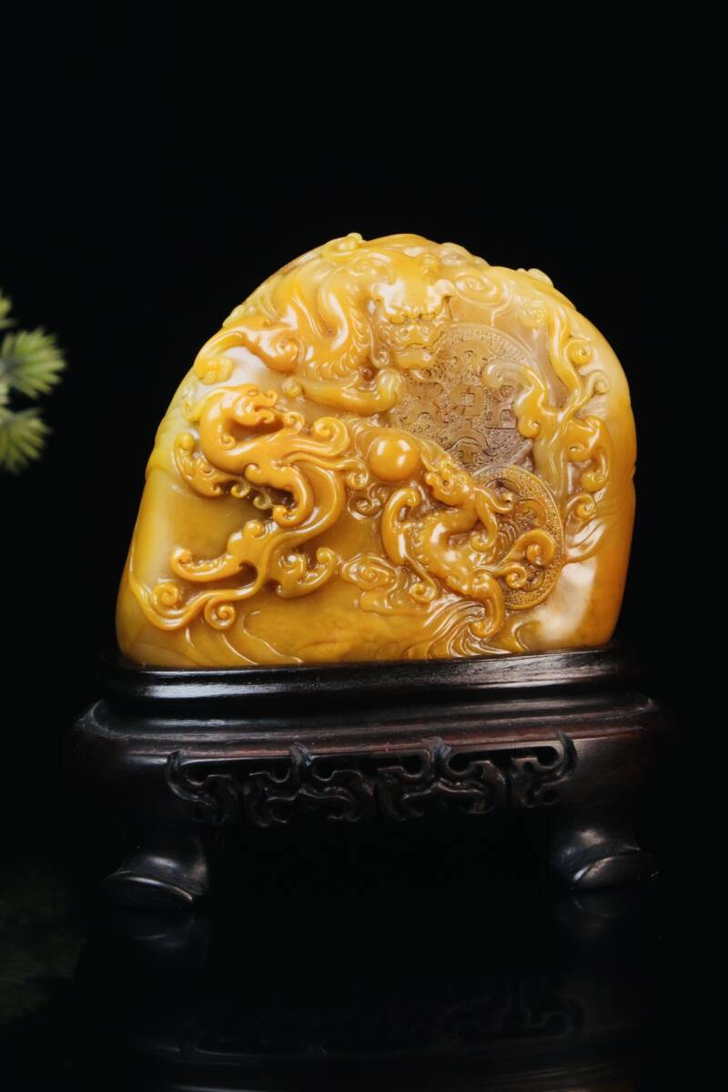 ◆珍蔵◆中国古美術 清代 古寿山石 田黄石彫り蟠龍戯珠 精品 細密細工造 置物 擺件 古賞物 骨董 時代物 A68拍卖