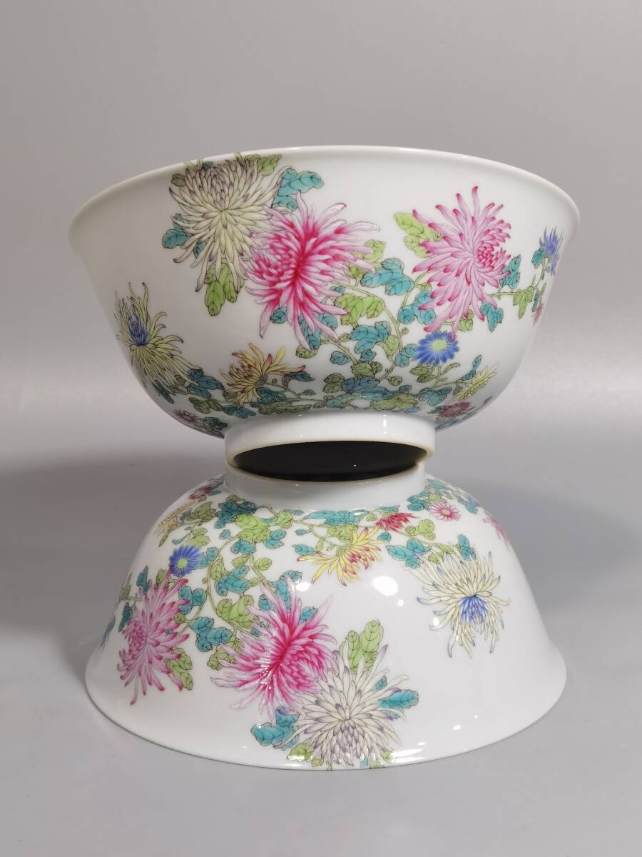 ◆珍蔵◆中国古美術 大清雍正年製款 粉彩 古陶磁 菊花 蝶紋碗―對 美品 細密細工造 置物 擺件 古賞物 骨董 時代物 A03拍卖