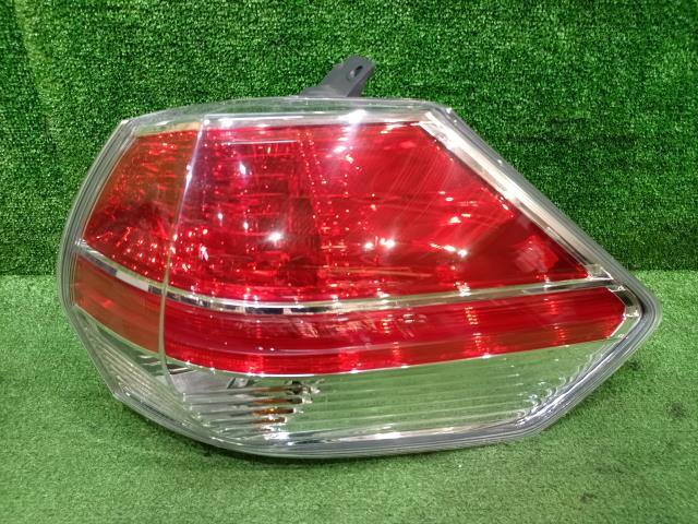 エクストレイル DBA-T32 右テールランプ 右テールライト コイト 220-17939 26550-4CA0A拍卖