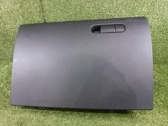 CX-5 LDA-KE2FW グローブBOX KD77-64-030B-02拍卖