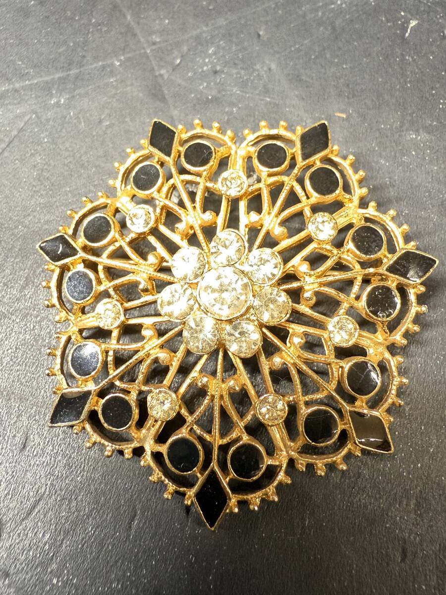 ★コレクター必見 ブローチ ゴールド×ブラック 金 黒 レディース アクセサリー レトロ 飾り コレクション GT236拍卖