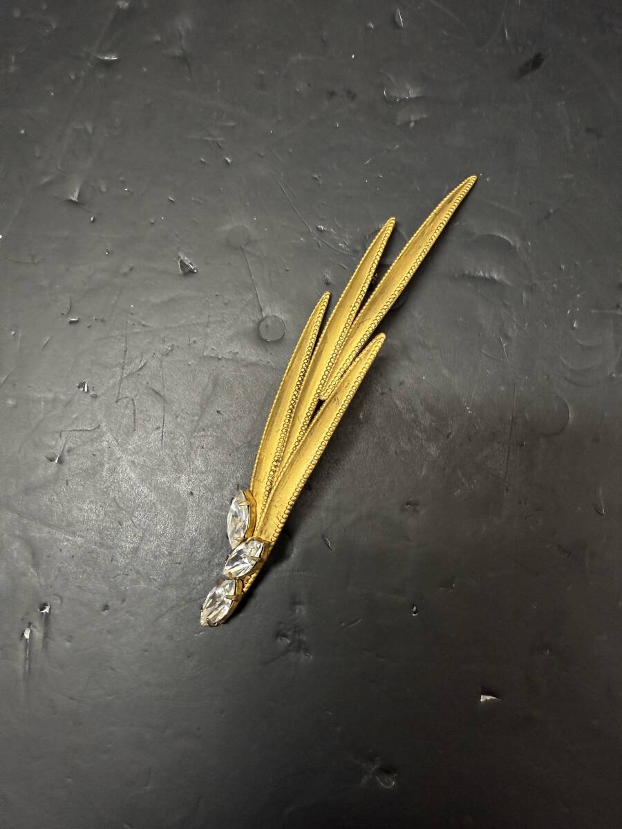 ★コレクター必見 ビンテージ ブローチ ゴールドカラー 葉っぱモチーフ レディース アクセサリー 飾り レトロ コレクション GT294拍卖