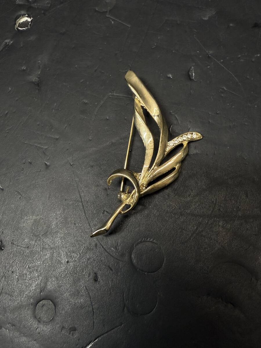 ★コレクター必見 ビンテージ ブローチ ゴールドカラー 葉っぱモチーフ レディース アクセサリー 飾り レトロ コレクション GT295拍卖